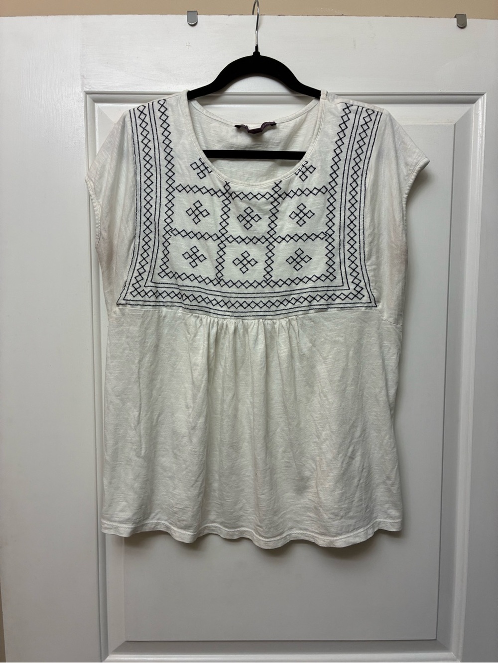 Gloria Vanderbilt White Square-Yoke Embroidered Tunic